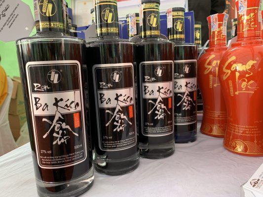 Chai rượu ba kích tím cao cấp đảm bảo tiêu chuẩn khi uống rượu ba kích